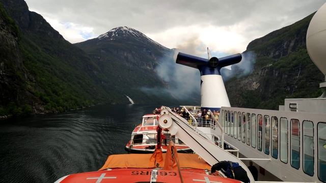 Norway Fjords. Seven sisters waterfall top of Cruise ship. Норвежские Фьорды. Водопад семи сестер . смотреть онлайн