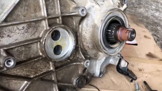 Замена сайлентблоков нижнего рычага передней подвески Toyota Land Cruiser 200. Раздаточная коробка. смотреть онлайн
