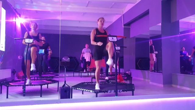 Jumping fitness. Тренировка джампинг фитнесс. Кардио - 500 ккал смотреть онлайн