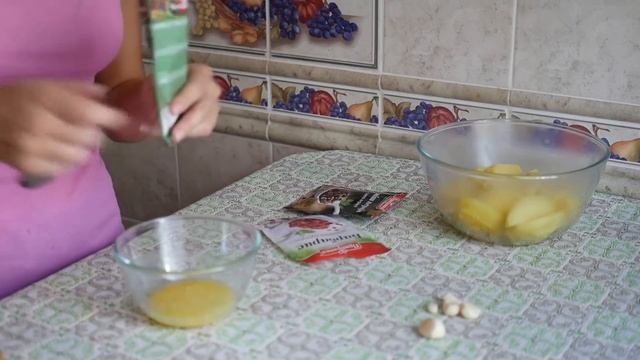 КАРТОШКА ПО-ДЕРЕВЕНСКИ. ВКУСНЮЩИЙ СПОСОБ ЗАПЕЧЬ КАРТОФЕЛЬ смотреть онлайн