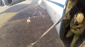 Десантирование с Ил-76 аж дух захватывает. Красота неописуемая!!!!