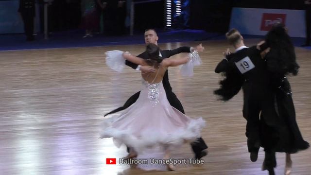 Quickstep = Mikhail Anureev & Polina Biriukova = 2022 Cup of Russia Adult Ballroom смотреть онлайн
