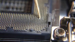 Как выпрямить погнутые ножки сокета.