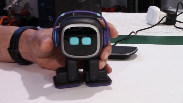 EMO robot from Living AI | Initial setup and review