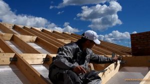 Материалы для крепления кровли, монтажа и фиксации стропил,  какими гвоздями, уголками крепить