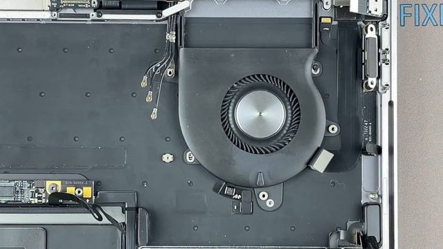 MacBook Pro 13 (2017 Touch Bar) Disassembly, fan cleaning and thermal paste replacement смотреть онлайн