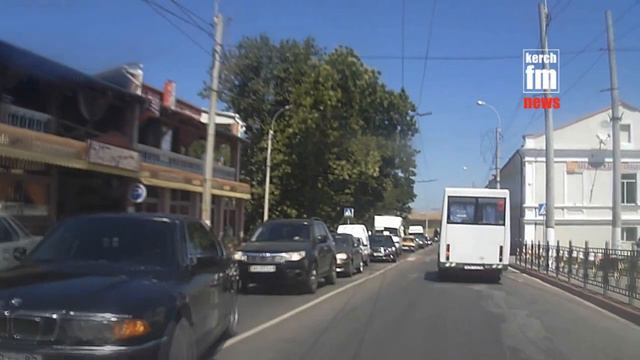 В Керчи машины не поделили перекресток смотреть онлайн