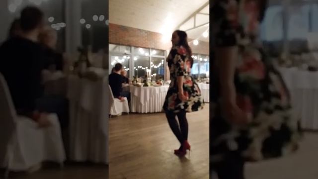 Танцы на свадьбе! Много лет стеснялась выложить ??? смотреть онлайн