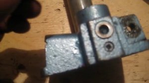 Ремонт гидравлического домкрата бутылочного типа.