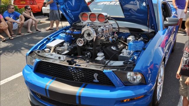 2012 Mustang GT vs. 2004 Cobra during Mustang Week 2011 смотреть онлайн