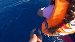 ЧУТЬ НЕ ОБОРВАЛСЯ ТРОС НА ПАРАШЮТЕ Даша и Алёна ЛЕТАЕМ НА ПАРАШЮТЕ над морем