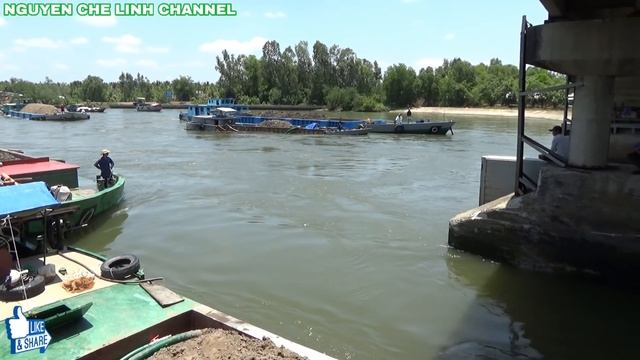 Sức Mạnh Tàu Kéo Khi Qua Cống, Sà Lan Tông Trụ Cầu Nghe Giởn Óc [ NCL ]