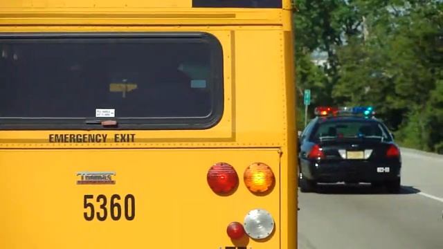 Busses on the way to Warren Central graduation rehearsal @ Conseco. смотреть онлайн