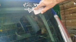 Как удалить наклейку. Со стекла автомобиля. Простой способ#авто #автомобили #своимируками
