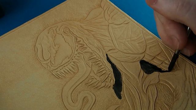 Venom | Тиснение на коже | Работа с кожей смотреть онлайн