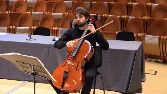 Andrea Nocerino suona il violoncello Gawang Jung vincitore del Concorso Triennale Liuteria 2018