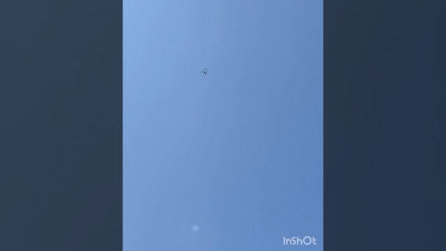 un ovni más volando cerca de mi drone hubsan zino mini SE... y pájaros territoriales. смотреть онлайн