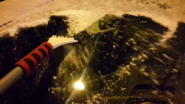 Чистка стекла от наледи после обработки самодельным антидождём смотреть онлайн