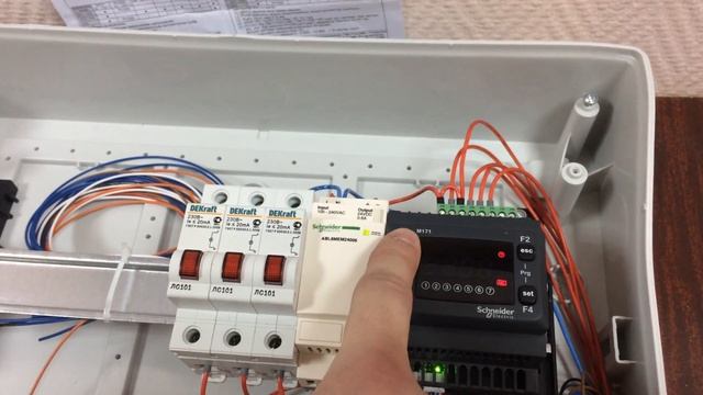 Nastrojka daty i vremeni kontrollera Modicon M171 смотреть онлайн