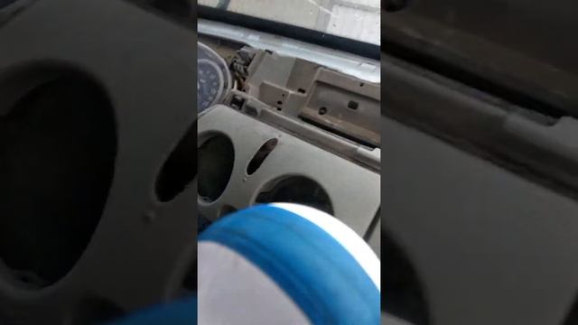 Renault Kangoo 1.4 ремонт заслонки центральных ветродуев дифлектора смотреть онлайн