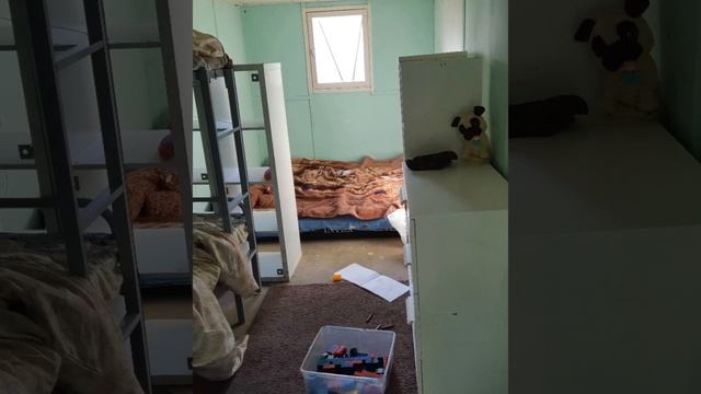 Дача из бытовок. Установили три бытовки на блоки. Делаем спальню и кухню смотреть онлайн