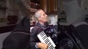 Армянин на аккордеоне. Красиво!