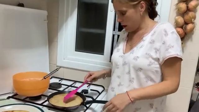 Мастер класс по умению печь блинчики для Мамы Отличника смотреть онлайн