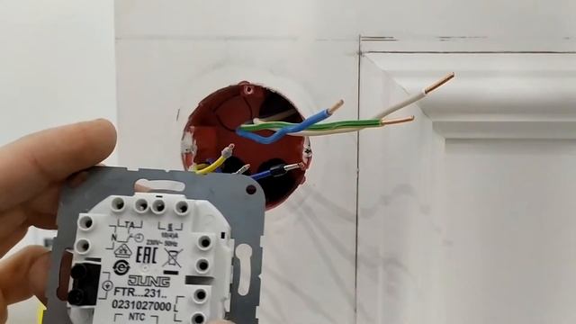 Установка терморегулятора теплого пола (JUNG) смотреть онлайн