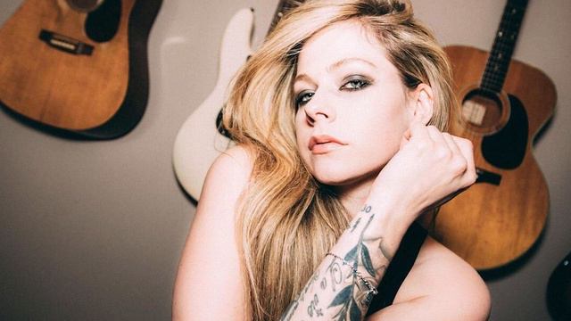 Avril Lavigne - Bite Me (Official Instrumental) смотреть онлайн