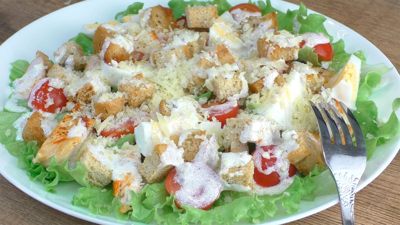 Салат "Цезарь" с курицей / Простой Домашний Рецепт! Как приготовить салат вкусно! смотреть онлайн