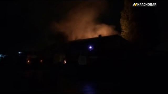 Возле Славянского кладбища Краснодара сгорел магазин ритуальных услуг смотреть онлайн