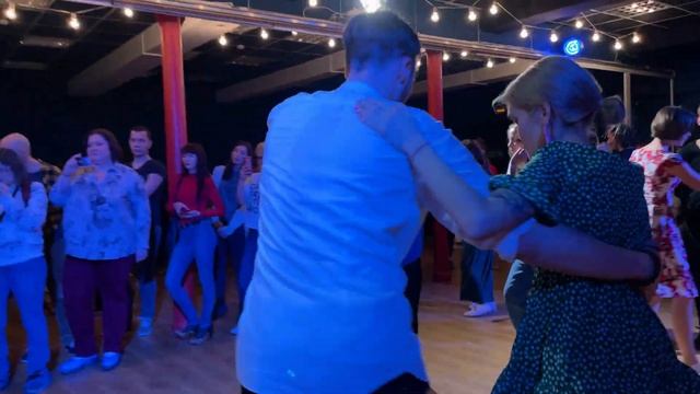 Lindy Hop Никита Шиндарев и Кристина Бень - Cool Jazz Trio 3/7 смотреть онлайн