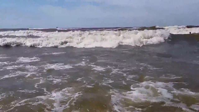 Ласковый пляж штормит. смотреть онлайн