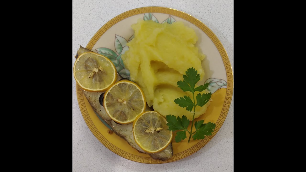 Палтус запеченный с лимоном, маслинами и розмарином #рецепт #палтус #рыба