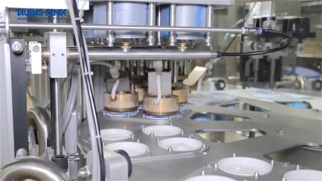 Упаковочное оборудование. Фасовка сметаны в стаканчики на фасовочно-упаковочном станке ПАСТПАК 4Р смотреть онлайн