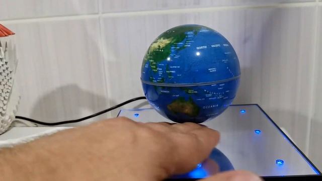 Летающий глобус. Flying Globe. Обзор. Отличный сувенир, подарок, игрушка и ....ночник. смотреть онлайн