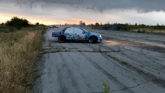 Ford Sierra Drifting смотреть онлайн