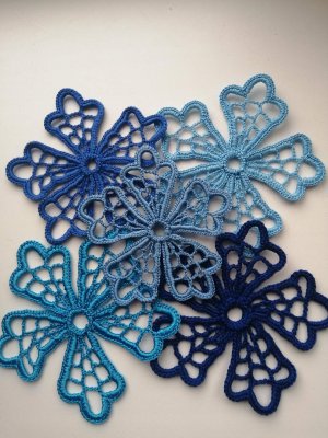 Очень красивый цветок крючком для Ирландского кружева.