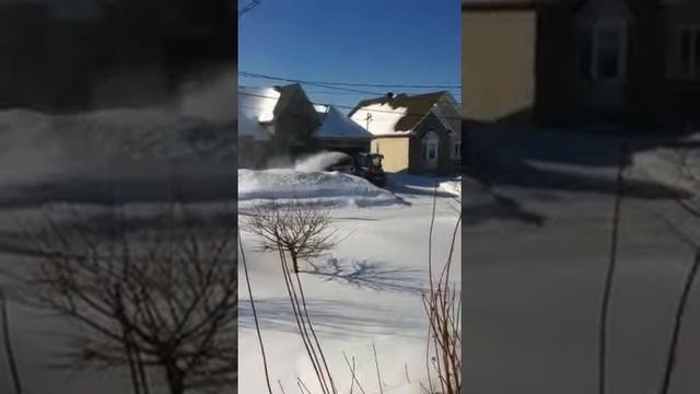 Déneigement à Saint-Apollinaire... смотреть онлайн