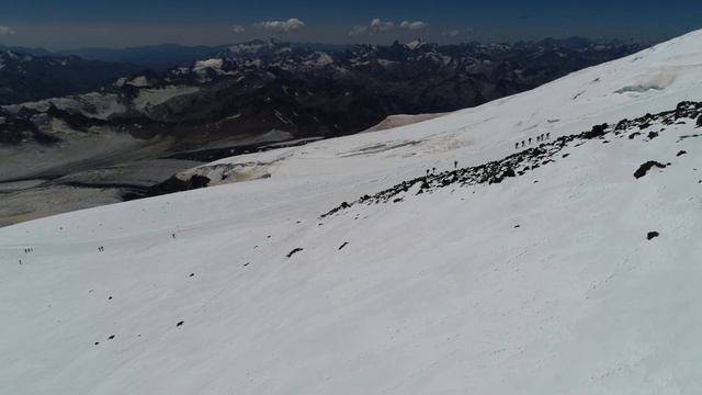 American Writer climbs Mt. Elbrus in Russia | Russian Mountain Holidays (RMH Elbrus Local Guides) смотреть онлайн
