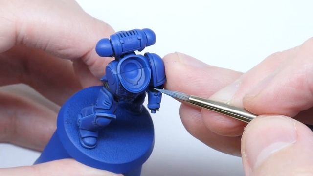 How to Paint a Warhammer 40,000 Space Marine as an Ultramarine and Highlight like Eavy' Metal смотреть онлайн