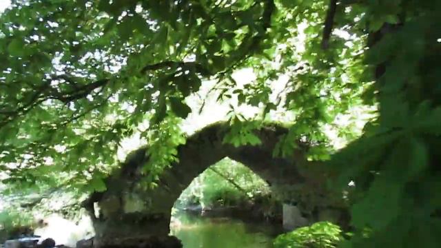 Старая дорога у реки Бойн - остатки инфраструктуры - замки - живность. 2 часть смотреть онлайн