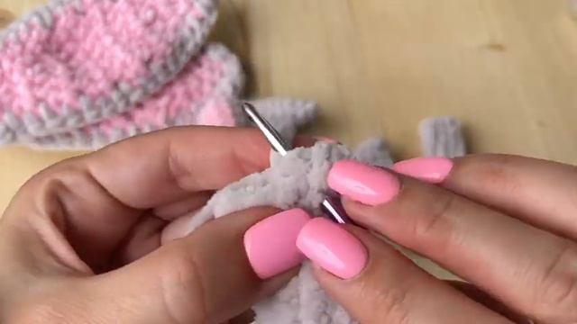 Зайка с цветными ушками крючком ? Мастер-класс смотреть онлайн