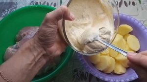 Запекаем куриные бедра в сметанно-чесночном соусе!