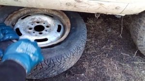 Разбортировка колеса с помощью домкрата без усилий , #разбортировкаколёс #легкотя