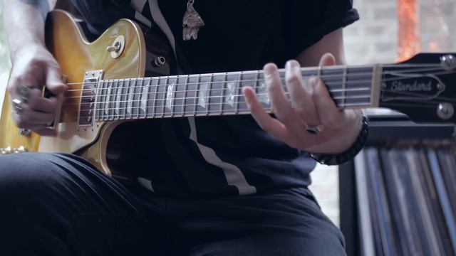 SHE'S BACK! | My thoughts on Jumbo Refret + Graphtech Bridge/Tailpiece смотреть онлайн