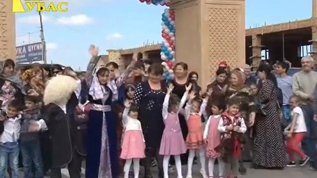 В ДЕРБЕНТЕ ОТКРЫЛИ СТИЛИЗОВАННУЮ АРКУ У ВЪЕЗДА В ГОРОД смотреть онлайн