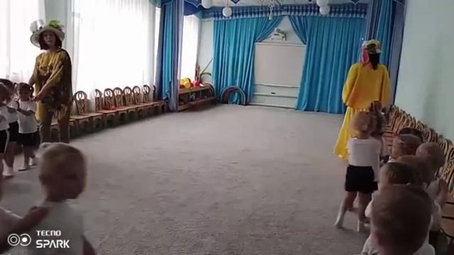 "Игры с Осенью" спортивное развлечение в младшей группе смотреть онлайн