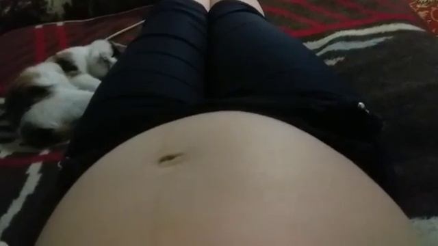 Как малыш двигается в животе матери смотреть онлайн