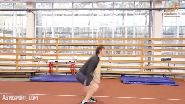 Прыжки с полного приседа вперед и наместе. Работа на бёдра и прыгучесть смотреть онлайн